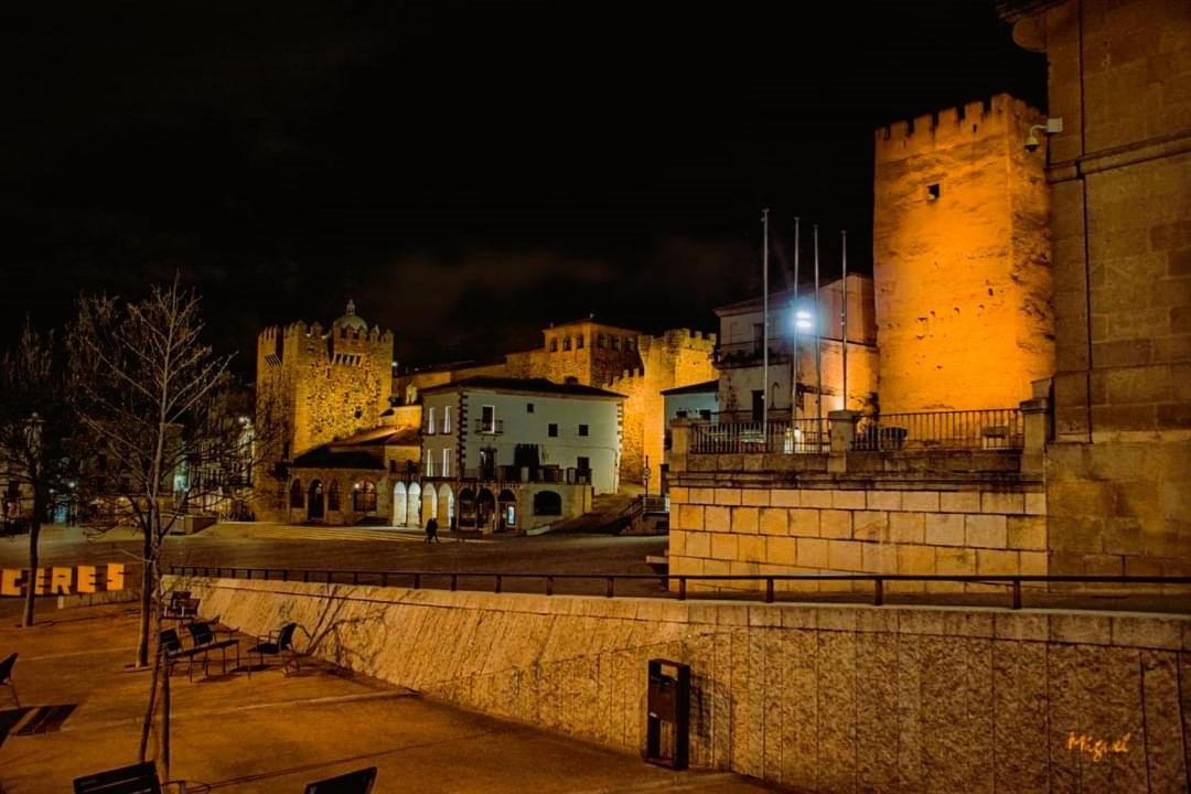Las Cuatro Esquinas De Caces Esterno foto