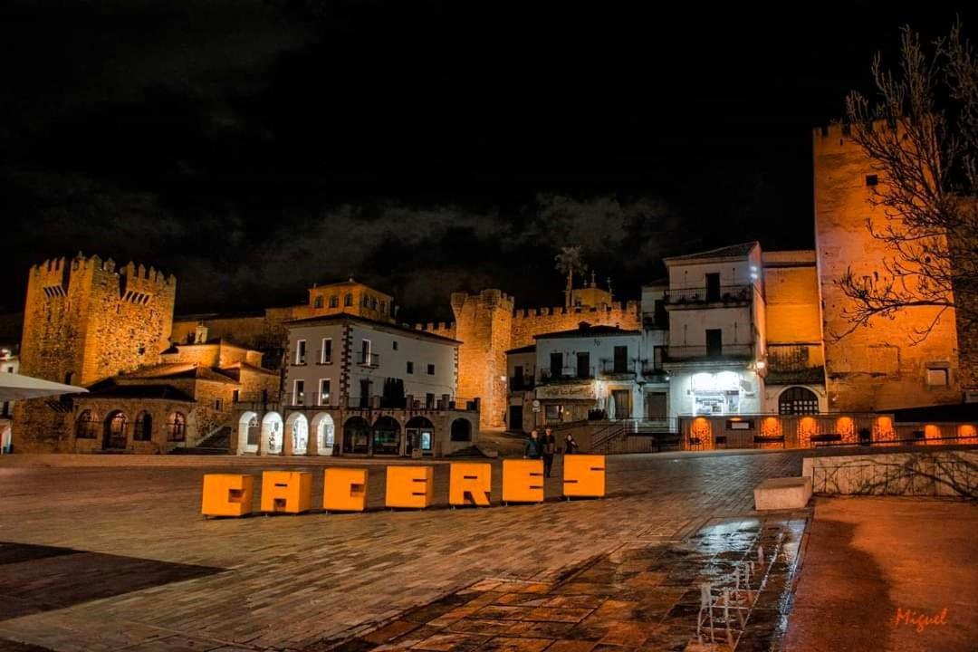 Las Cuatro Esquinas De Caces Esterno foto